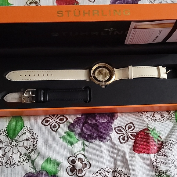 LADIES  WATCH - Picture 4 of 4